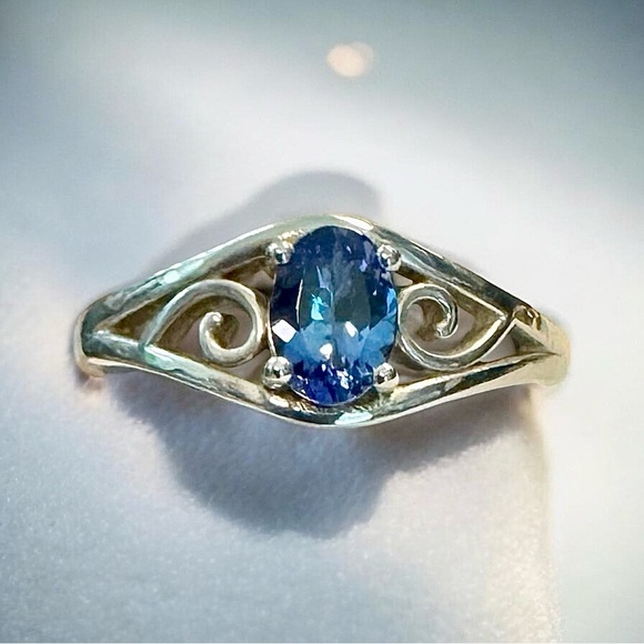 Vivid Blue Tanzanite Sterling Silver Ring (8) - Picture 3 of 11